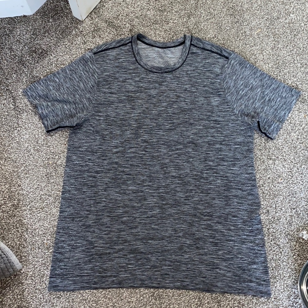 Lululemon Athletic Shirt Vent Tech M like new